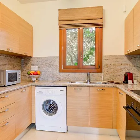 Bl02 - Ground Floor, South-facing Garden, Aphrodite Hills Apartamento *