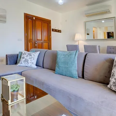 Bl02 - Ground Floor, South-facing Garden, Aphrodite Hills Apartamento